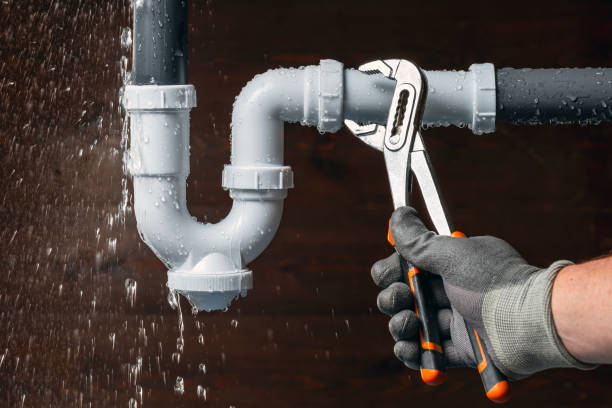 Professional Emergency Plumber technician working in New Paris, OH